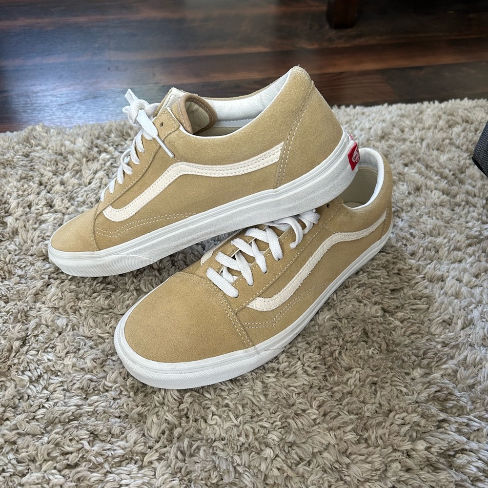 Vans Men's Beige and White Sneakers